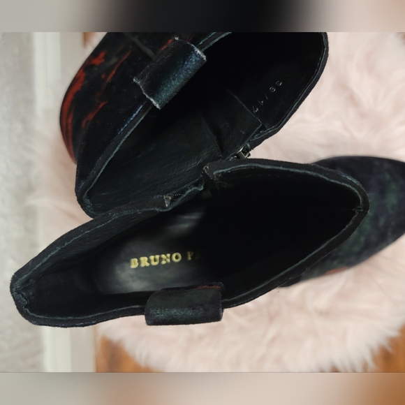 ❤🩷Bruno Premi Anthropologie - Velvet Black with Red & Green Heeled Boots❤🩷 - Picture 9 of 14